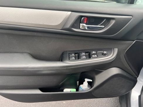 Used 2018 Subaru Outback 2.5i Premium AWD/4WD image 27