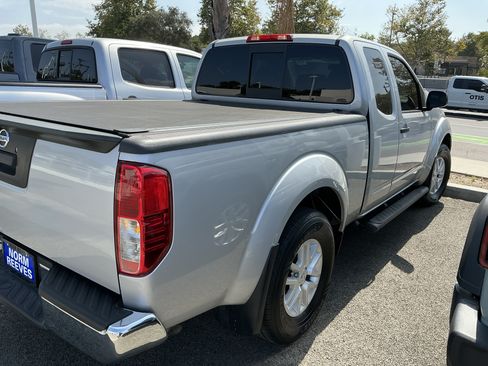 Used 2018 Nissan Frontier SV RWD image 6