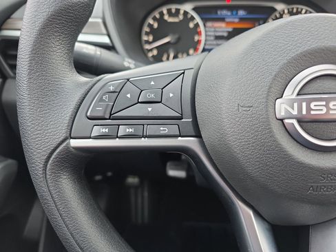 Used 2024 Nissan Altima 2.5 SV image 16