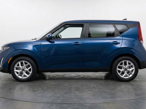 Used 2025 Kia Soul LX w/ LX Technology Package image 5