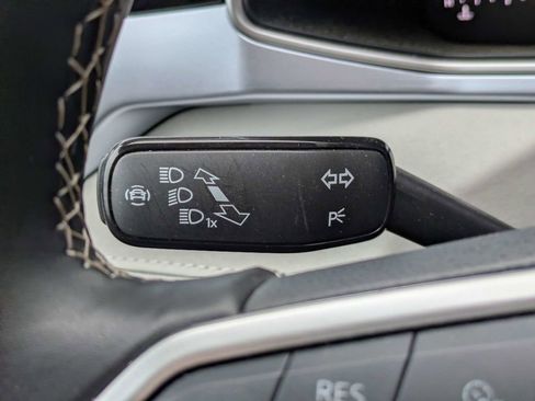 Certified 2025 Volkswagen Taos SE w/ Panoramic Sunroof Package image 35