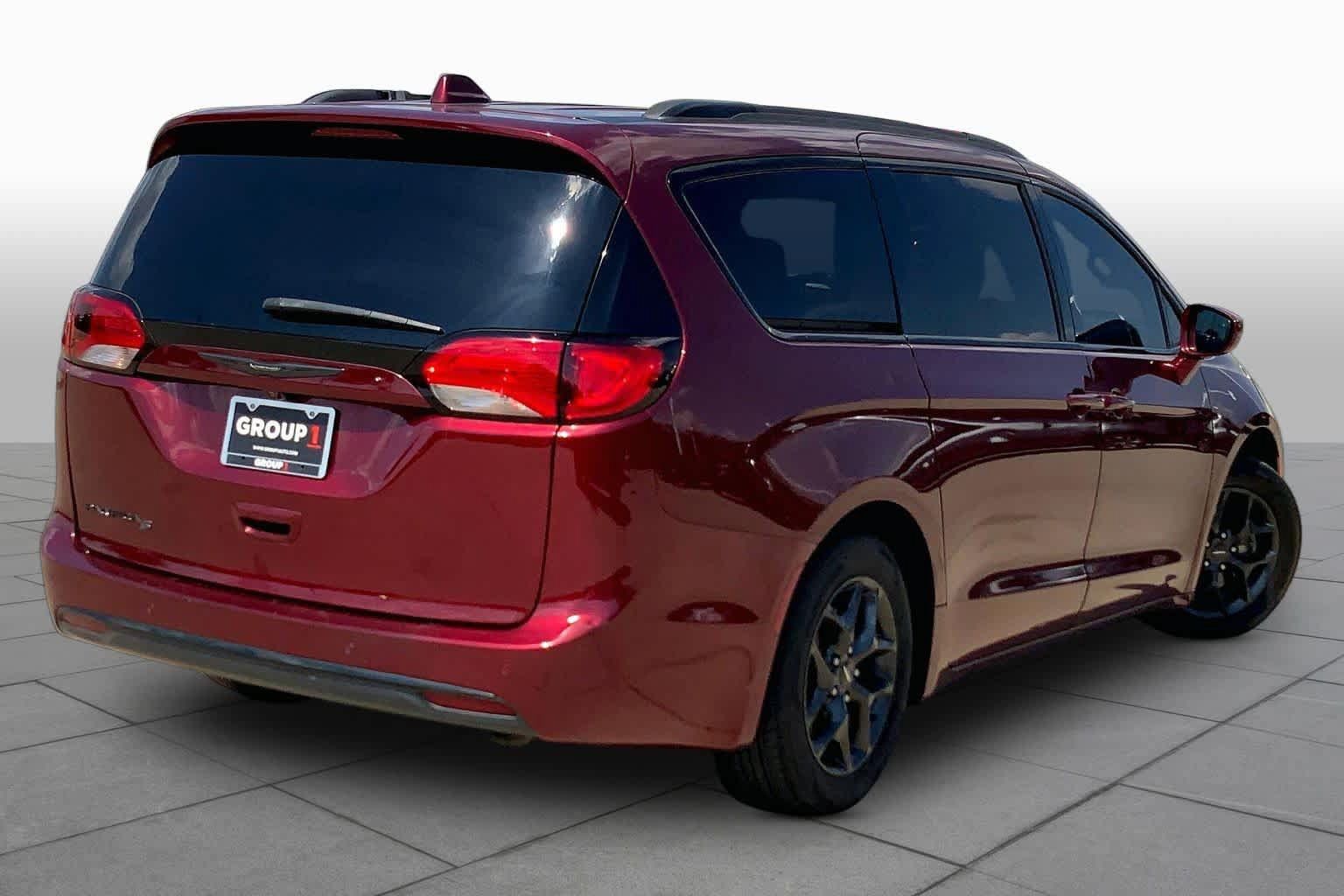 Used 2020 Chrysler Pacifica Touring-L w/ S Appearance Package FWD image 13