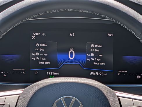 Certified 2023 Volkswagen Tiguan SE w/ Panoramic Sunroof Package AWD/4WD image 20