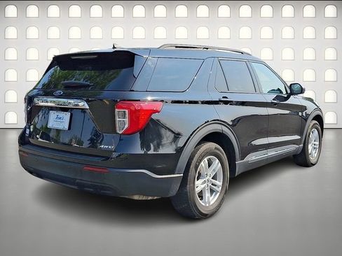 Used 2023 Ford Explorer XLT AWD/4WD image 7