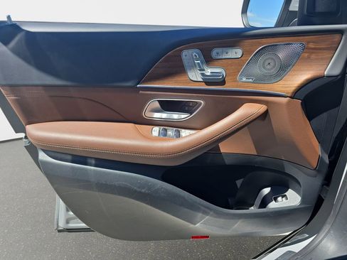 Used 2025 Mercedes-Benz GLS 450 4MATIC image 32