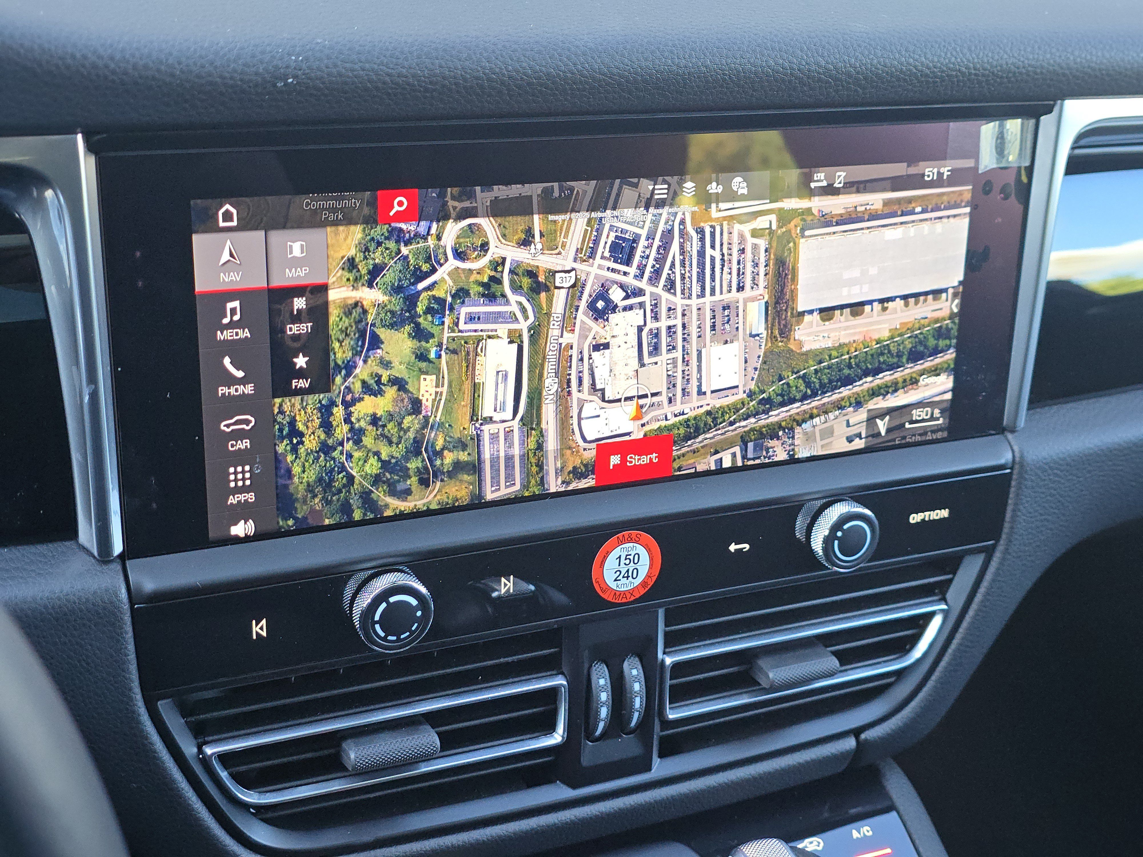 Certified 2025 Porsche Macan AWD/4WD image 21