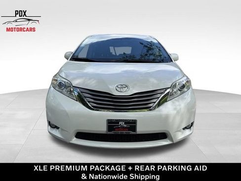 Used 2017 Toyota Sienna XLE Premium FWD image 11