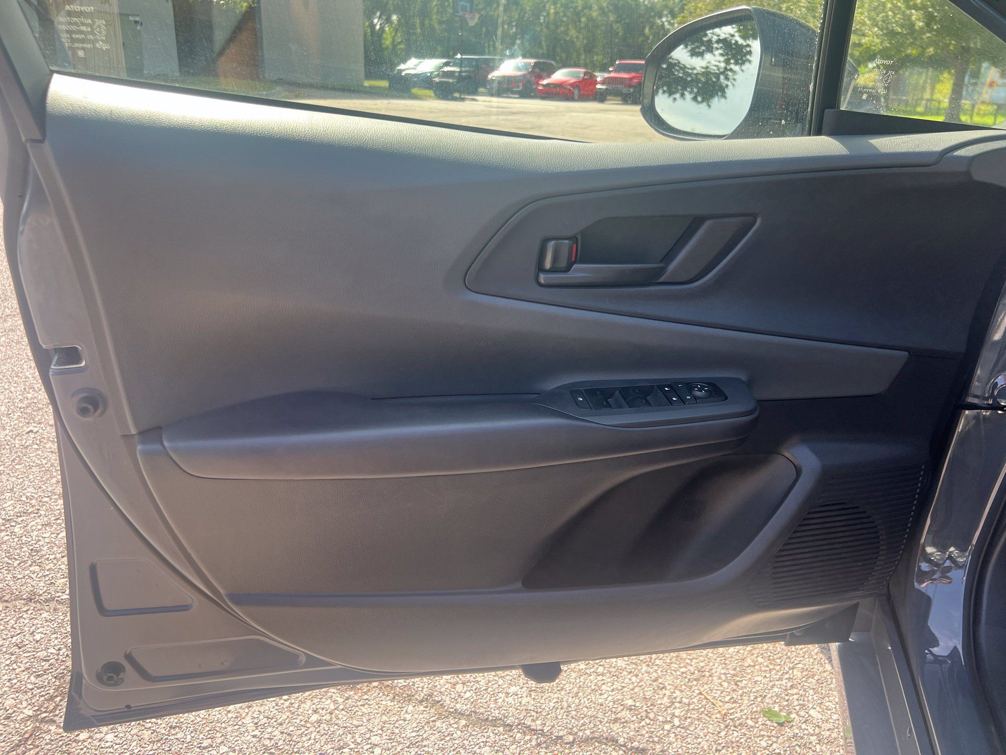 Used 2023 Toyota Prius LE FWD image 10