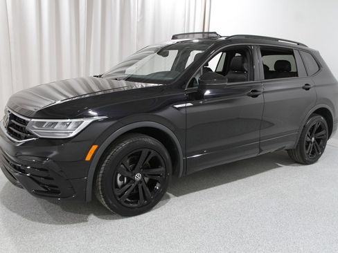 Used 2023 Volkswagen Tiguan SE R-Line image 3