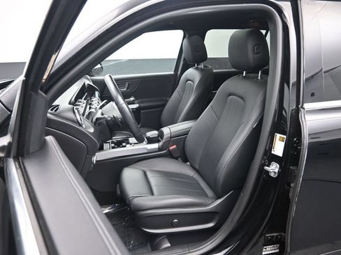 Used 2023 Mercedes-Benz GLB 250 4MATIC image 23
