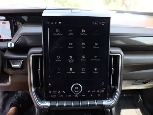 Used 2025 GMC Yukon Elevation AWD/4WD image 17