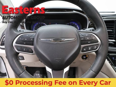 Used 2023 Chrysler Pacifica Limited FWD image 10