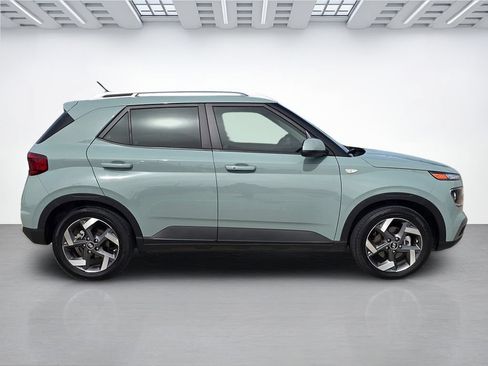Used 2025 Hyundai Venue SEL FWD image 2