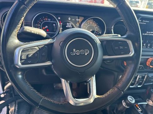 Used 2021 Jeep Gladiator Overland image 12