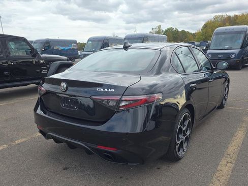 Used 2024 Alfa Romeo Giulia Veloce image 5