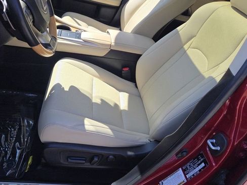 Used 2022 Lexus RX 350L Premium w/ Premium Package image 33