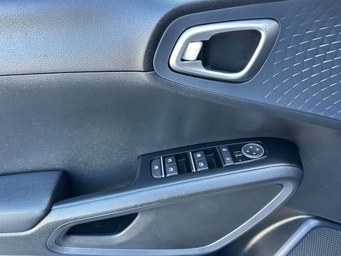 Used 2023 Kia Soul EX image 11