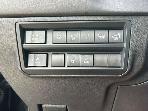 Used 2022 Toyota Tundra Platinum w/ Advanced Package image 22