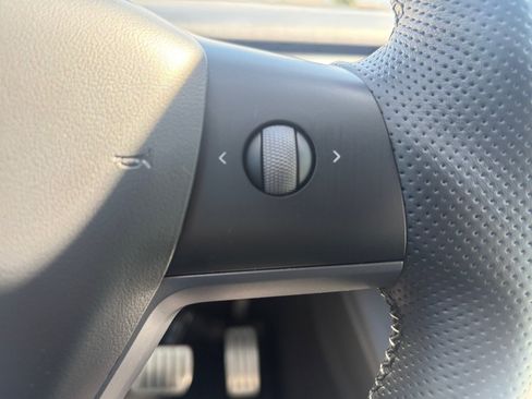 Used 2022 Tesla Model Y Performance AWD/4WD image 14