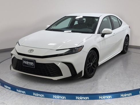 Certified 2025 Toyota Camry SE FWD image 1