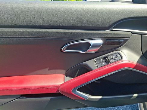 Used 2019 Porsche 718 Cayman S RWD image 11