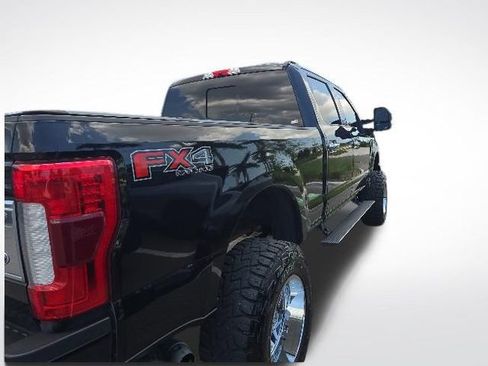 Used 2019 Ford F250 Platinum w/ Platinum Ultimate Package AWD/4WD image 4