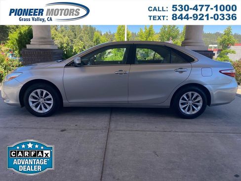 Used 2015 Toyota Camry LE FWD image 1