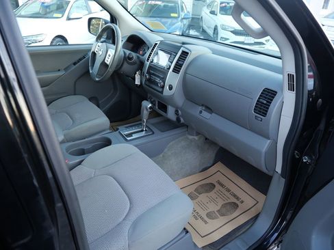 Used 2017 Nissan Frontier SV image 25