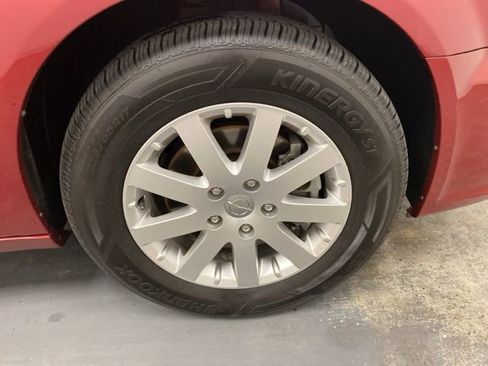 Used 2013 Chrysler Town & Country Touring image 30