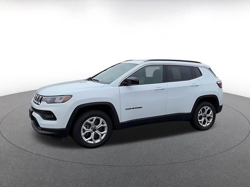 Used 2025 Jeep Compass Latitude image 8