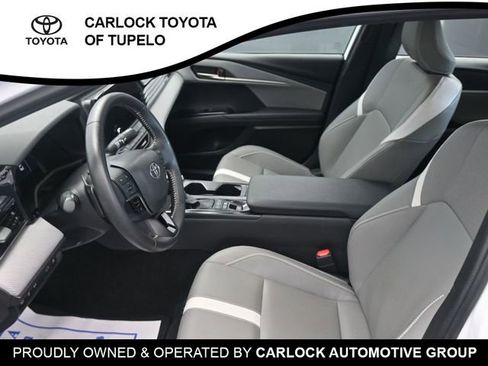 Used 2025 Toyota Camry SE image 11