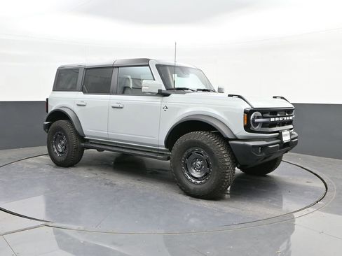Used 2024 Ford Bronco Outer Banks image 17