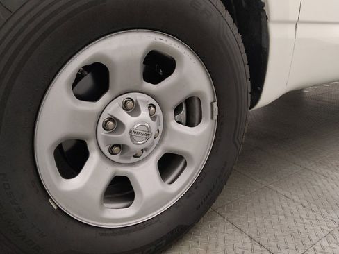 Used 2022 Nissan Titan S image 31