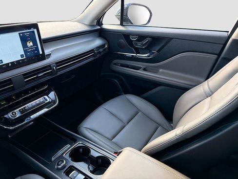 Used 2025 Lincoln Corsair FWD image 25