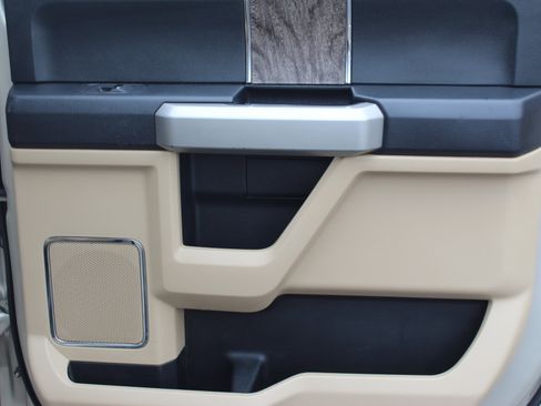 Used 2017 Ford F250 Lariat w/ Chrome Package image 27