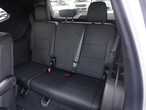 Used 2025 Buick Enclave Preferred w/ Power Package image 45