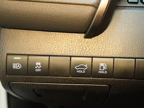 Used 2019 Toyota Camry SE image 16