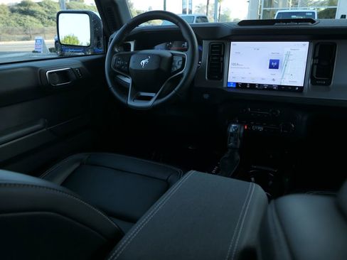 Used 2025 Ford Bronco Outer Banks image 27