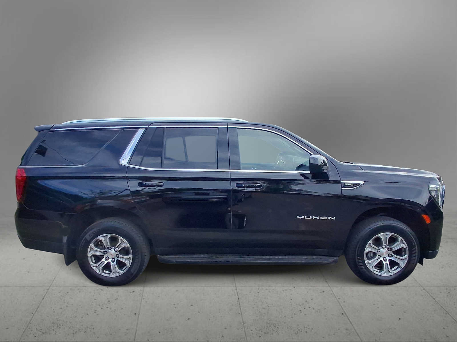Used 2022 GMC Yukon SLE w/ Gmc Pro Safety Plus Package AWD/4WD image 9