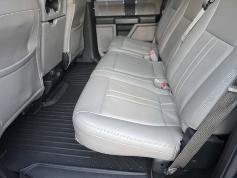 Used 2017 Ford F150 XLT image 14