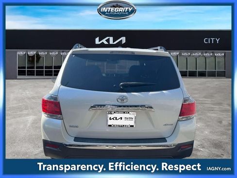 Used 2012 Toyota Highlander SE w/ Tow Pkg AWD/4WD image 6