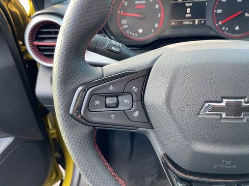 Used 2025 Chevrolet Trax RS w/ Sunroof Package image 16