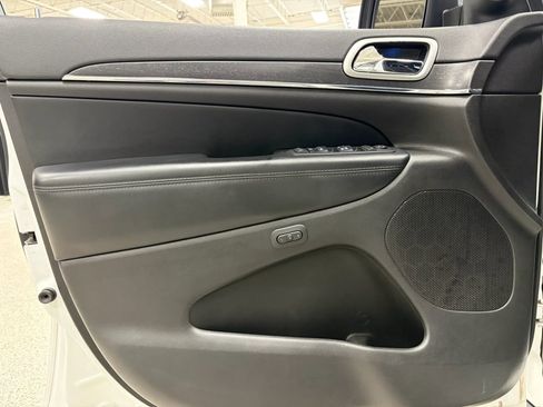 Used 2018 Jeep Grand Cherokee Limited image 19