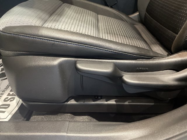 Used 2025 Chevrolet Trax LT w/ LT Convenience Package FWD image 15