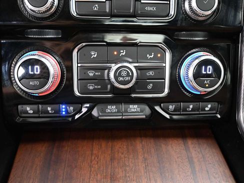 Used 2023 GMC Yukon XL Denali Ultimate AWD/4WD image 17