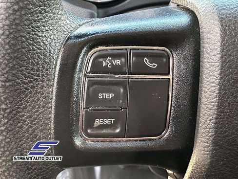 Used 2019 Dodge Grand Caravan SE w/ UConnect Hands-Free Group image 22