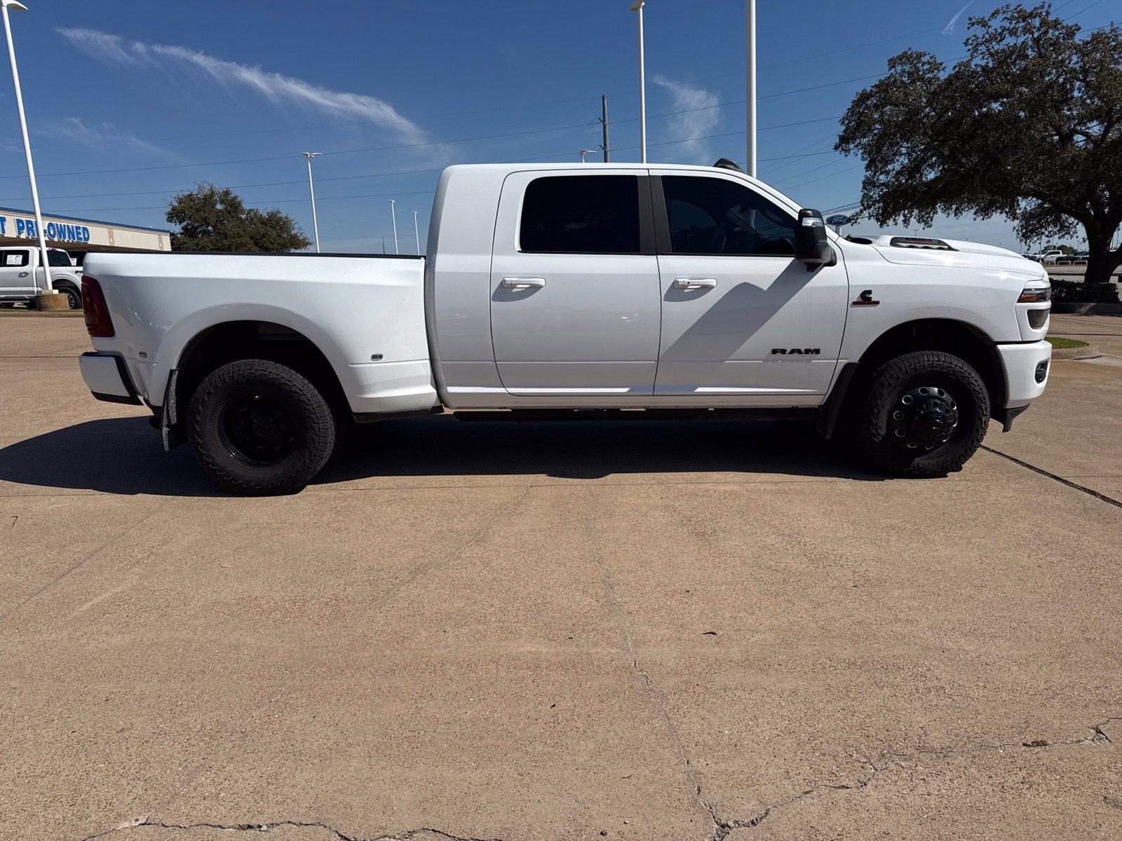 Used 2025 RAM 3500 Laramie AWD/4WD image 8