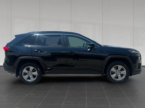 Used 2022 Toyota RAV4 XLE w/ Convenience Package AWD/4WD image 6