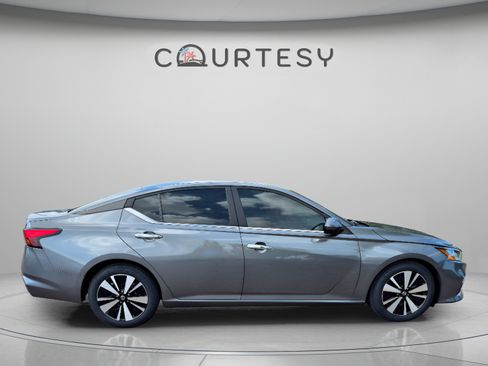 Certified 2022 Nissan Altima 2.5 SV FWD image 8