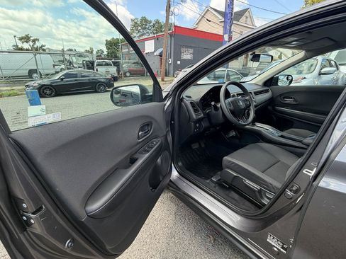 Used 2022 Honda HR-V LX image 13